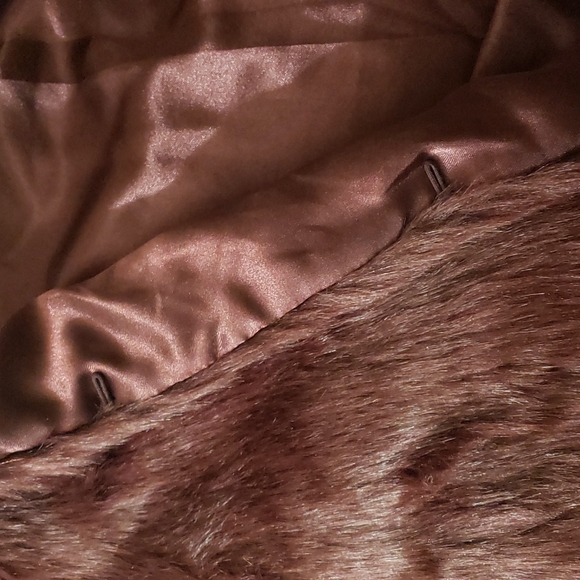 Burgundy faux fur jacket - Picture 2 of 3